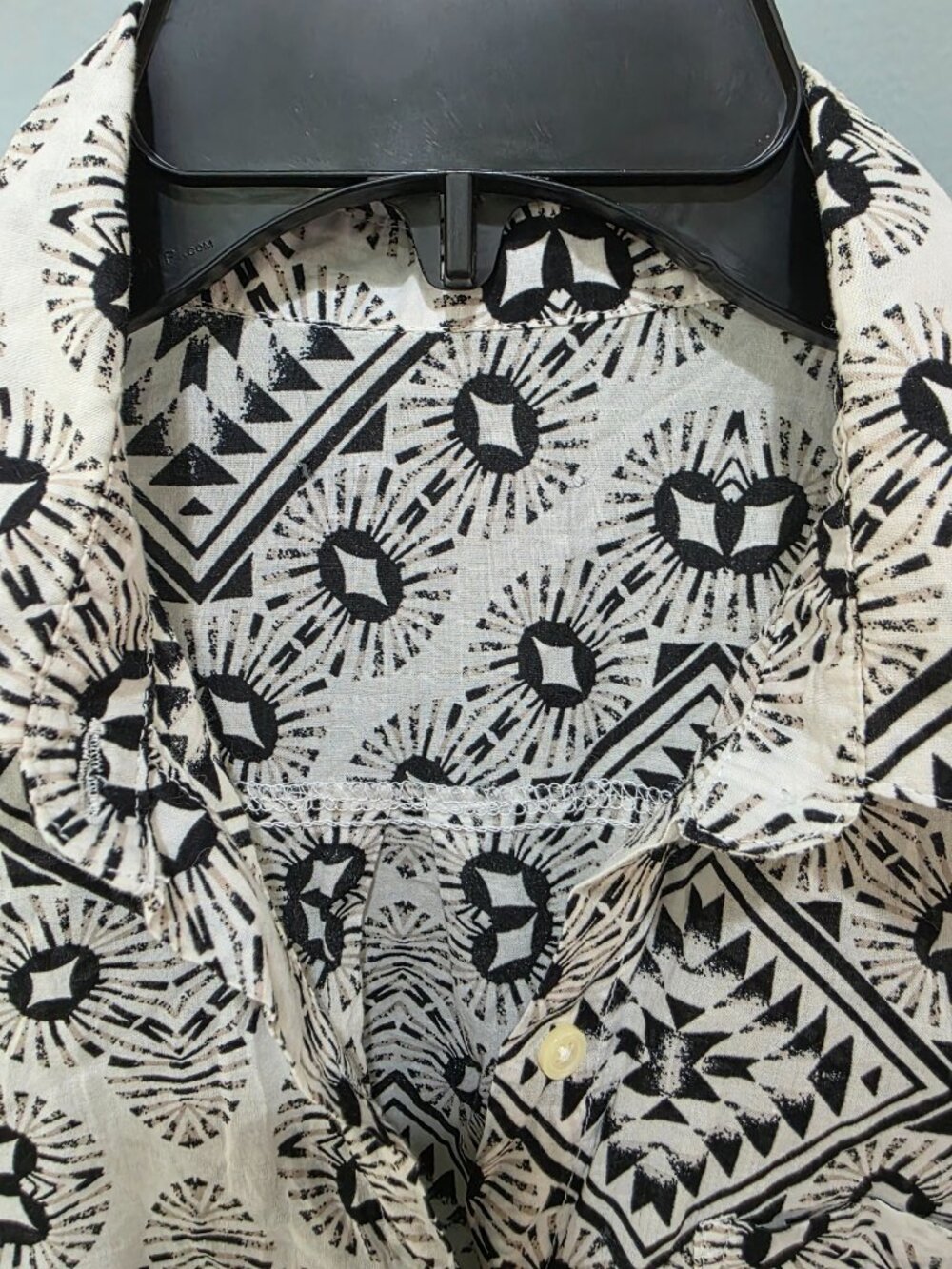 Geometric Print Blouse – Women’s‎ Medium Black White Tan Button Front - Picture 4 of 8